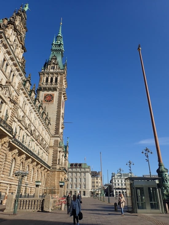 Das Rathaus - la Urbo domo en Hamburg - L'Hôtel de Ville de Hambourg.