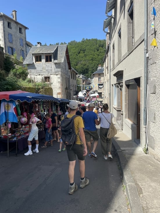 Marché de Murol . Très touristique….