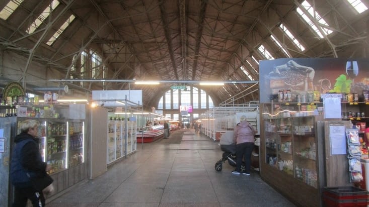 Plusieurs anciens entrepôt/usine converti en Malls.