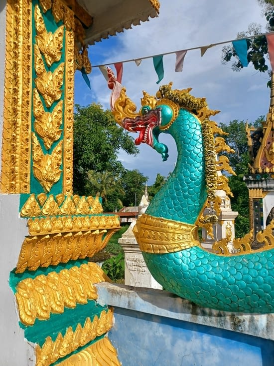 Des temples aussi, partout, jamais le même et surtout jamais la même ambiance....