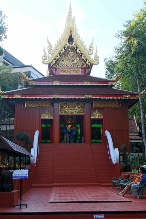 Dans ce petit sanctuaire est conservée la copie du Boudha d'émeraude