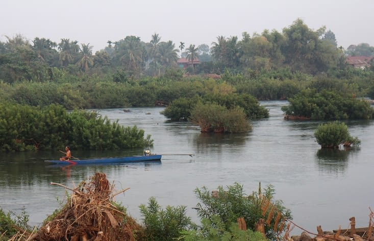 Le fleuve est parsemé de petits îlots