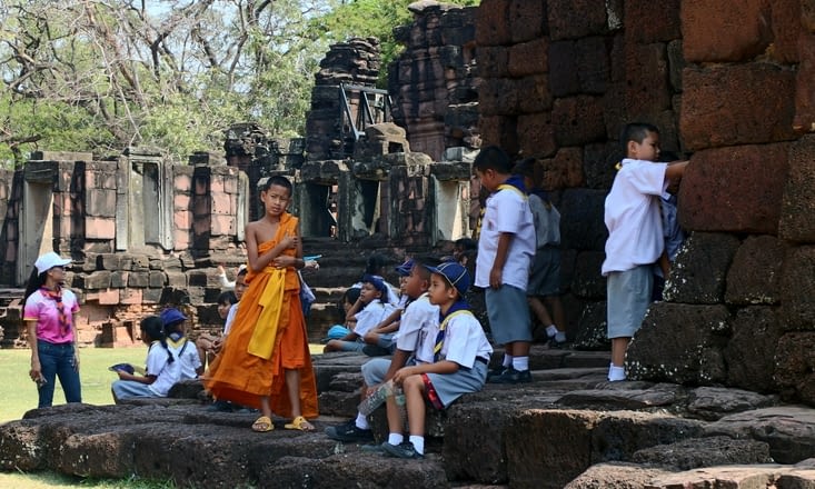 toute une école est venue visiter le temple