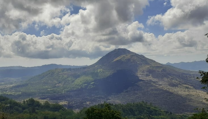 Vue du temple sur Mont Batur