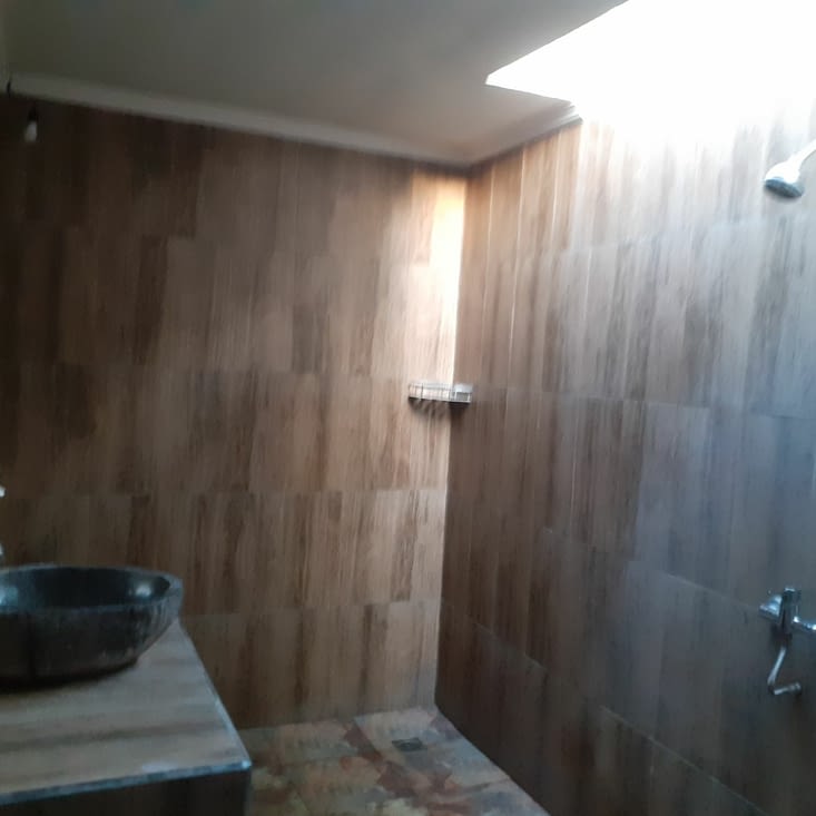 Salle de bain ouverte sur dehors