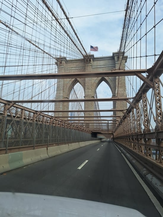 On passe par le pont de Brooklyn