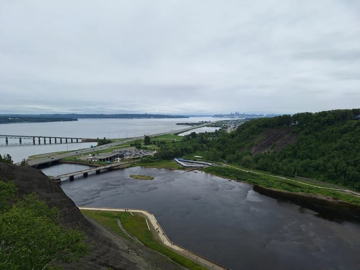 La vue d'en haut du Saint Laurent et de la ville de Québec