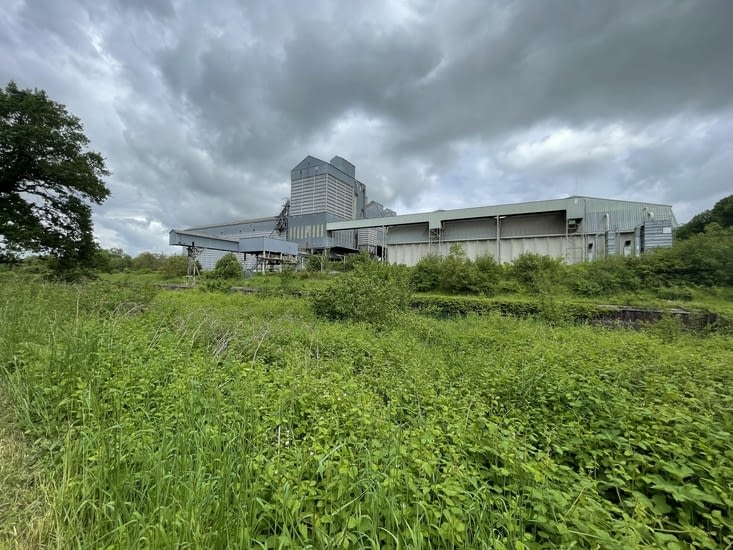 Une mega structure à Pogny