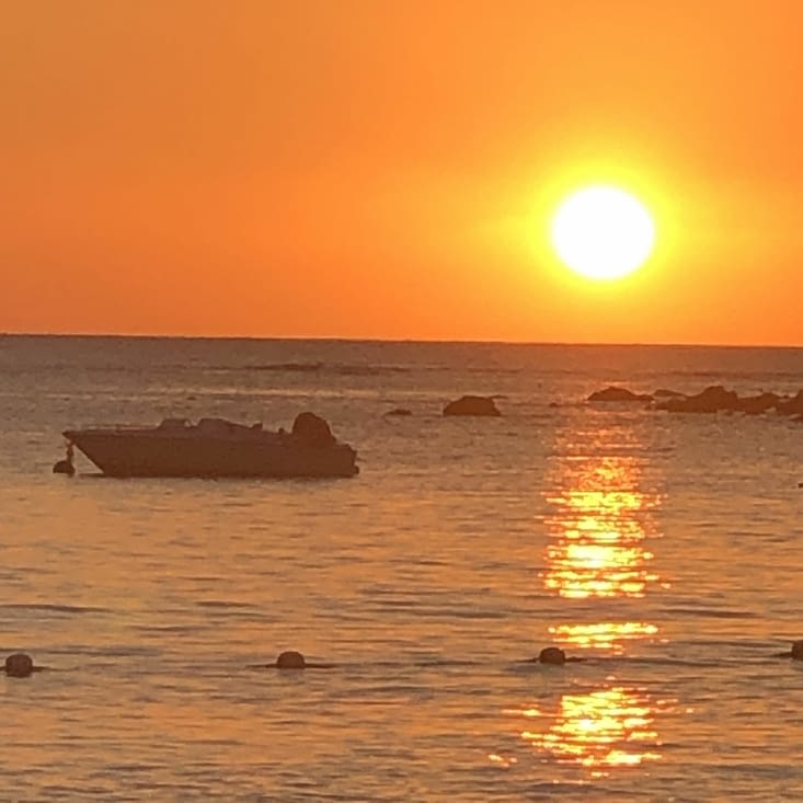 Petit coucher de soleil sur la plage de l'hôtel !! 😎