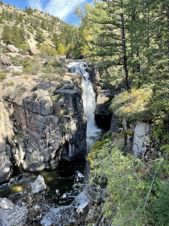 Shell Falls dans la Bighorn National Forest.