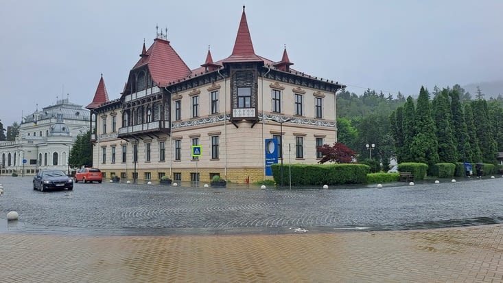 Des beaux bâtiments a Vatra