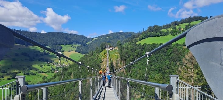 A l'autre bout du pont