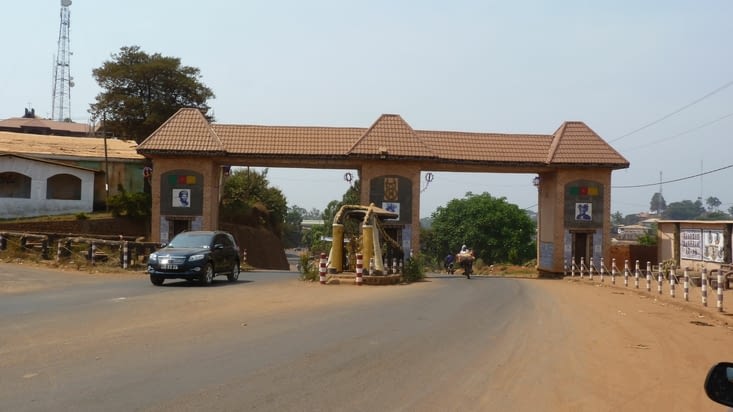 Entrée ou sortie de Foumban