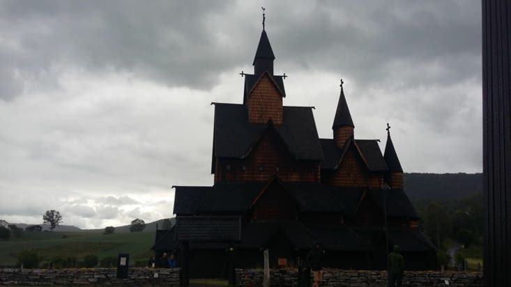 Heddal, église en bois du XXII ème siècle, la légende de Gunnar et Sigud ( Cf Tolkien)