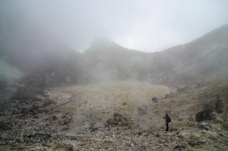 Descente dans le cratère