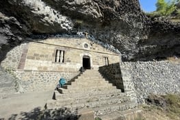 La Chapelle Madeleine - construite dans la roche comme celle par chez nous à la Ste Baume