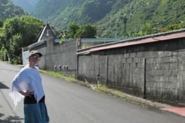 on s'enfonce dans la vallée