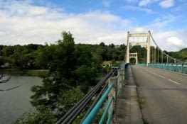 Le pont sur la Garonne à la sortie d'Espalais...